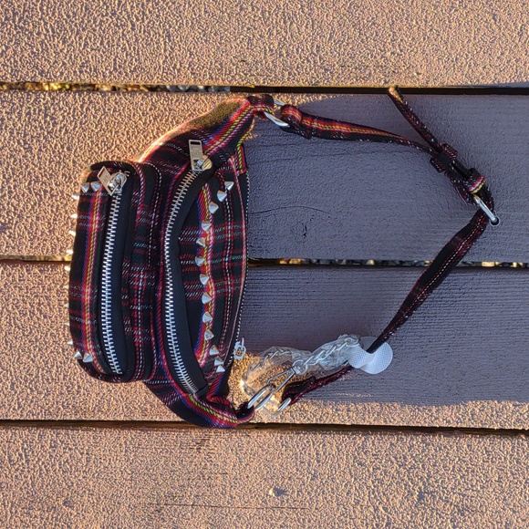 ๐๐ปCURRENT MOOD๐บ๐ Max Volume Fanny Pack Crossbody last one in stock - Picture 12 of 17